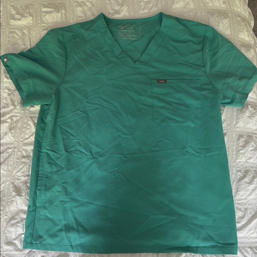 Figs Men's Green V-Neck Shirt